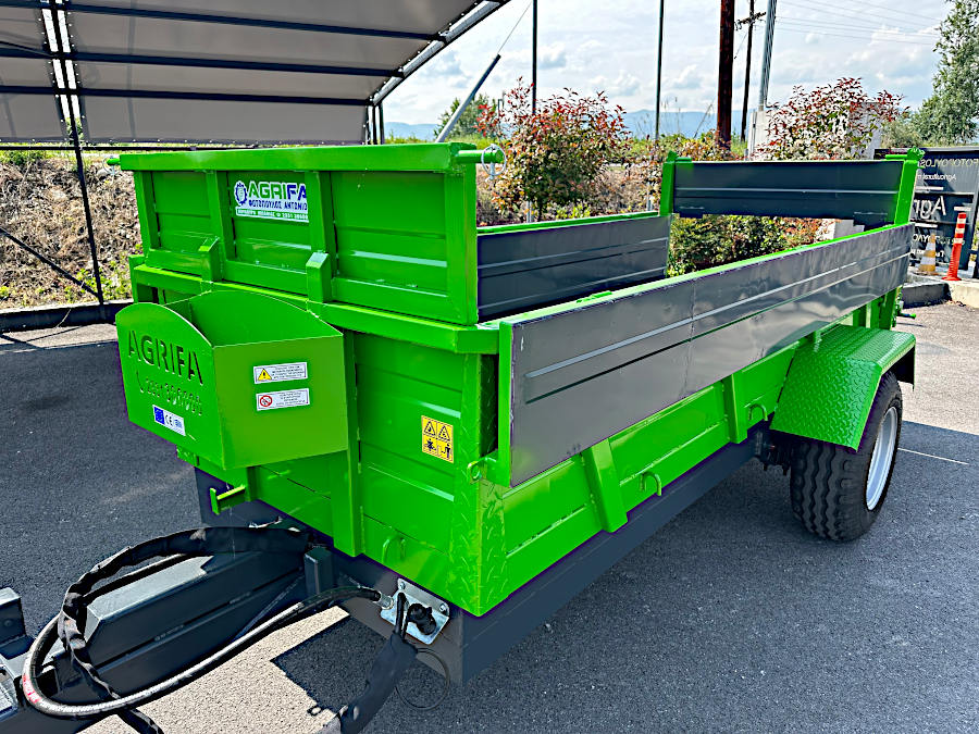 Ανατρεπόμενο τρέιλερ με ένα άξονα 3,1 m³ και ωφέλιμο 4000kg.